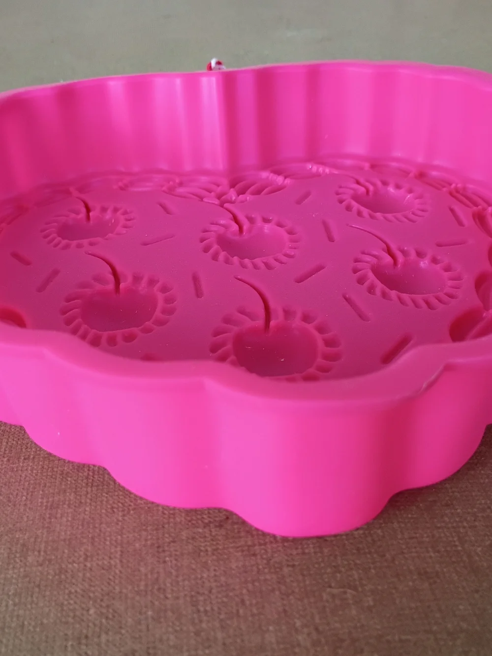 Brand New Hearts & Kisses Pink Silicone Heart Shaped Cake Mold